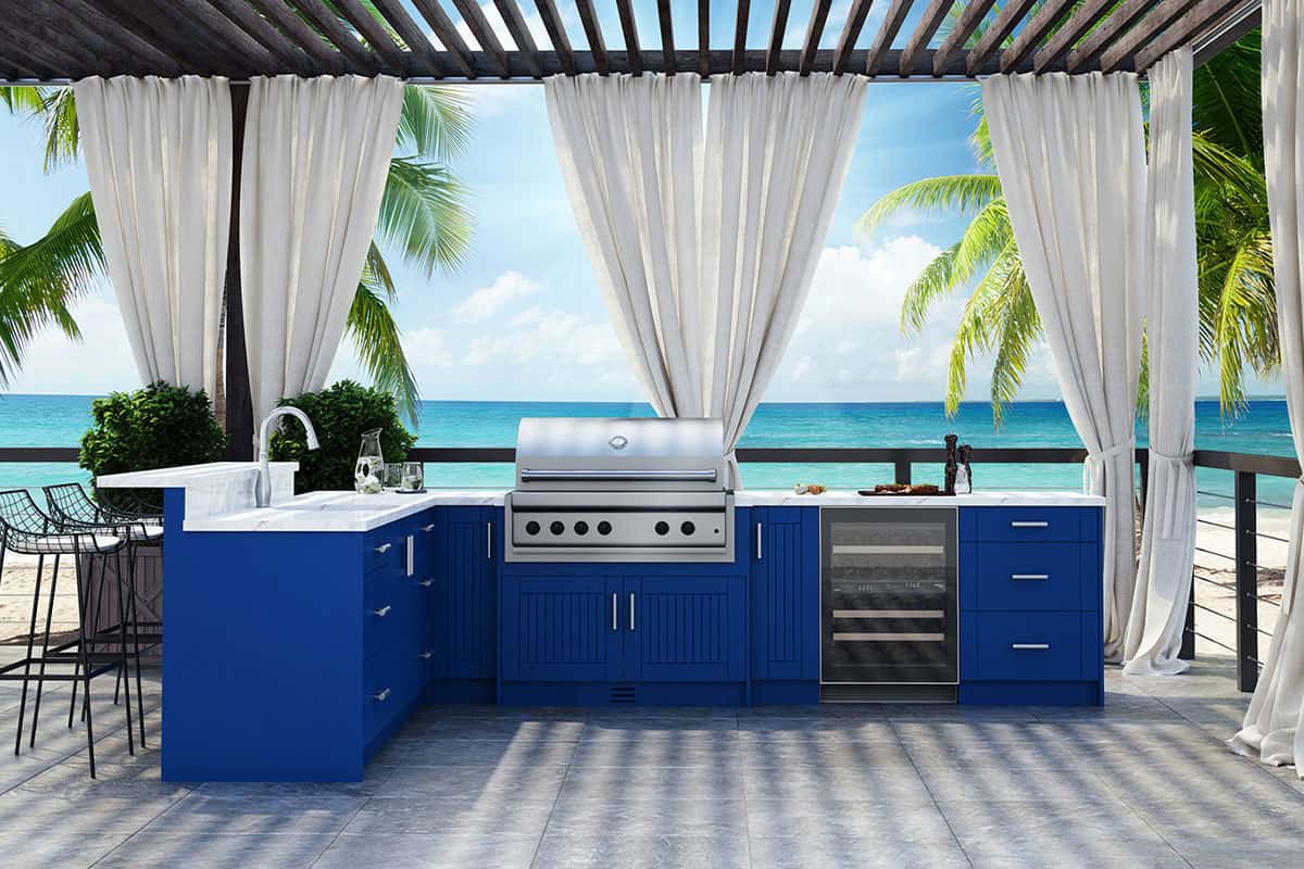 Outdoor Kitchen With Cabinets