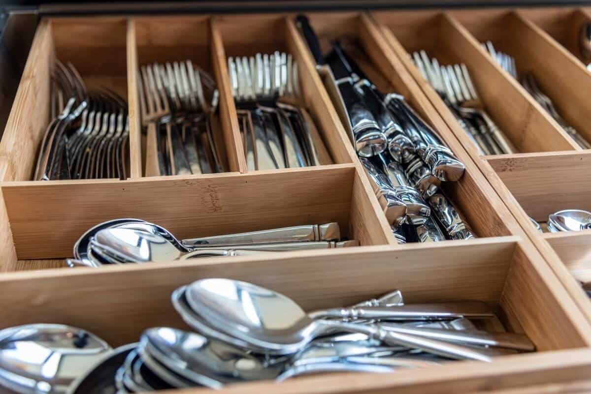 How to organize kitchen utensils