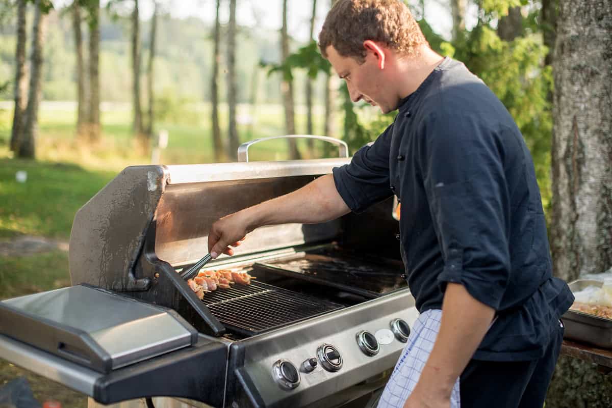 Transform Your Hosting Experience with an Outdoor Kitchen