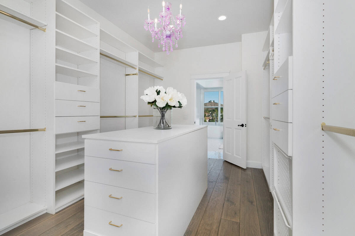 How a Custom Closet Can Help You Start 2025 Organized in South Pasadena-FL 01