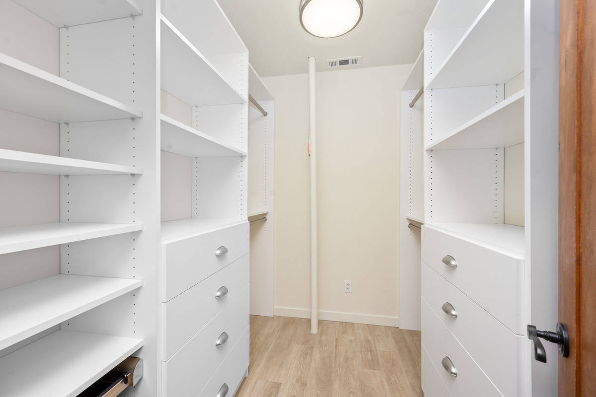 Walk-in closet ideas for Sarasota homes Walk-in closet ideas for Sarasota homes