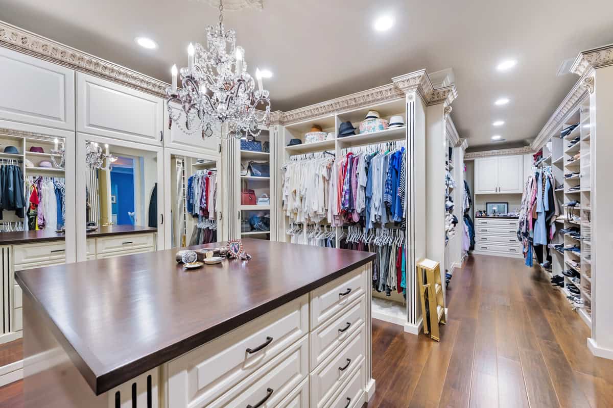 How to style open shelving in your Sarasota, FL walk-in closet How to style open shelving in your Sarasota, FL walk-in closet