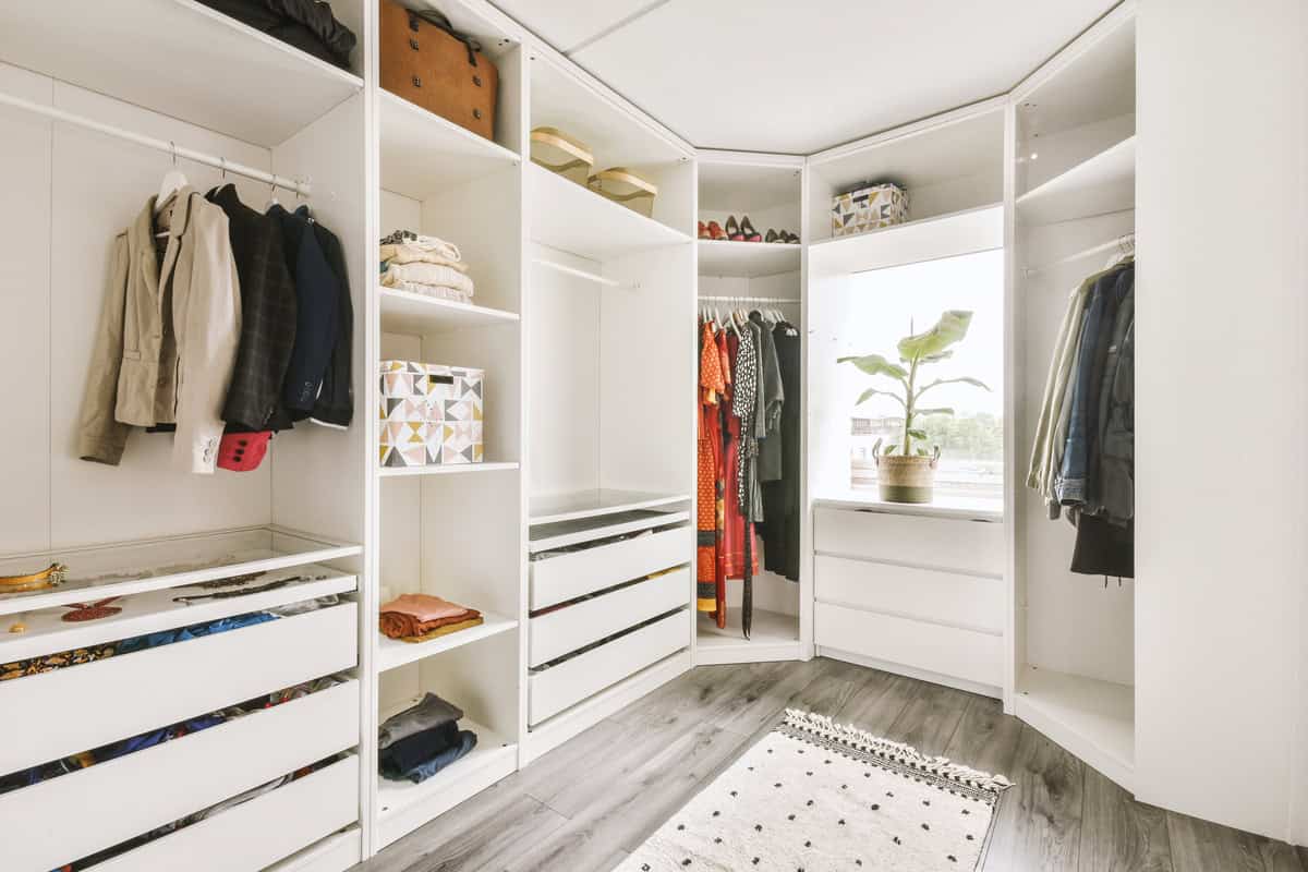 How to create an energy-efficient walk-in closet in Sarasota, FL How to create an energy-efficient walk-in closet in Sarasota, FL