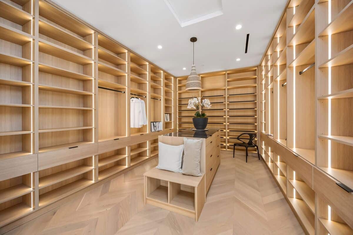 How to create a his-and-hers walk-in closet in Sarasota, FL How to create a his-and-hers walk-in closet in Sarasota, FL